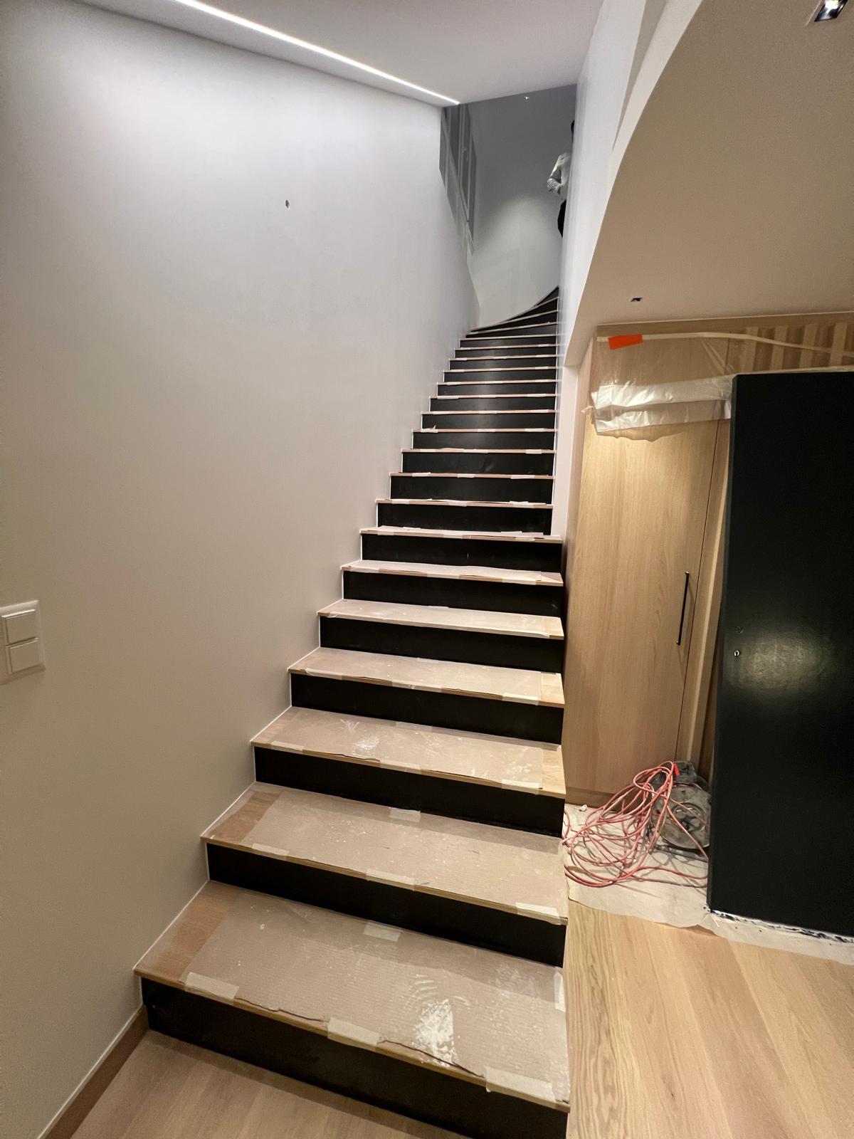 Escalier intérieur noir mat à Annecy